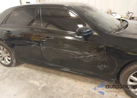 2015 Chrysler 300 Limited z USA, uszkodzony, nr VIN 2C3CCARG8FH887415